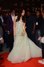 Aishwarya Rai Bachchan at the red carpet of Stardust awards on 21st Dec 2015